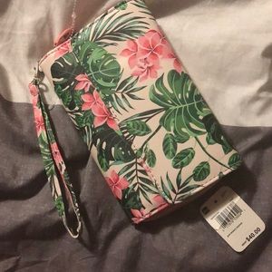 Mundi wallet. Never used. NWT
